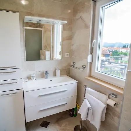 Karlo-arianna Apartment Podgradina (Slivno)