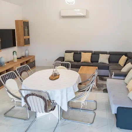 Apartment Karlo-arianna *