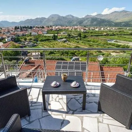 Karlo-arianna Apartment